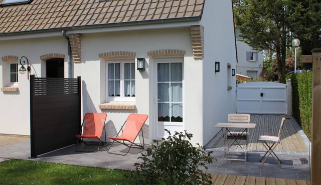 Located in the heart of a pine forest in a very quiet and green location.