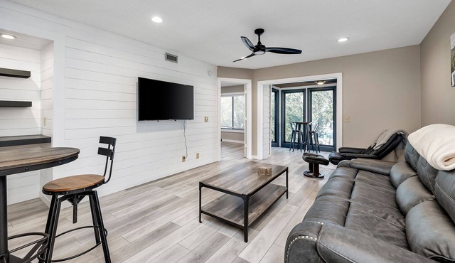 Located in Sea Palms West. Convenient to all the island has to offer.