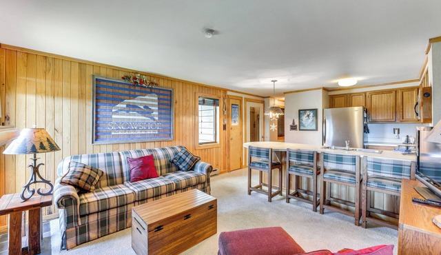 Located in Snowshoe Resort: Townhome w/Deck!