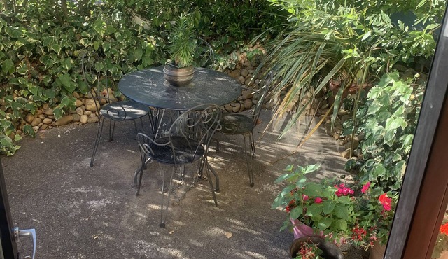 Located in the village centre of Vers Pont du Gard. Next 2 famous Roman aqueduct