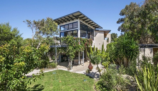 Located in the best area of Central Torquay and set on a large old Torquay block