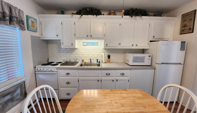 Located in the heart of Stone Harbor, you will find Courtyard Condominiums.