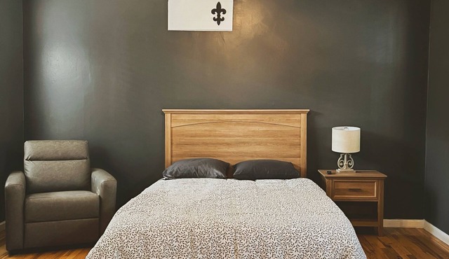 Located in the heart of Soulard, walking distance from many attractions.