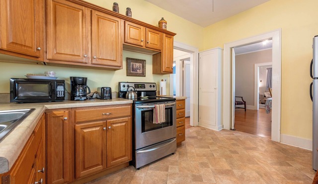 Located in the Heart of "Mayberry" a short walk to Main!