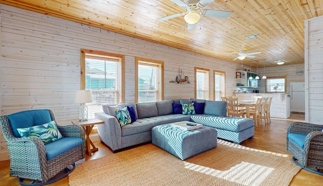 Located in Town, Close to beach, Shared Pool, Golf Cart Access