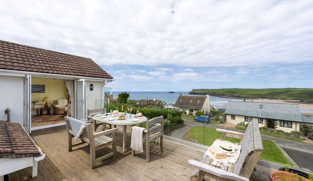 Located just moments from the golden sands of Polzeath Beach lies Stradav, a beautiful five-bedroom