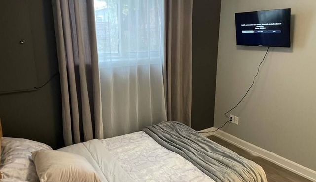 Located minutes drive to Canadian Tire Centre, restaurants, and Shopping mall