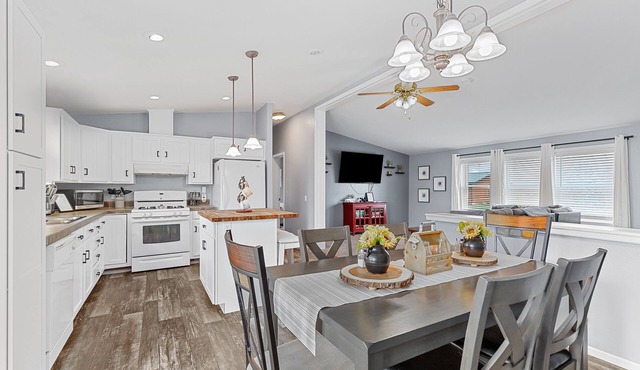 Located near Mt. Rushmore, the Black Hills, Badlands National Park & more!