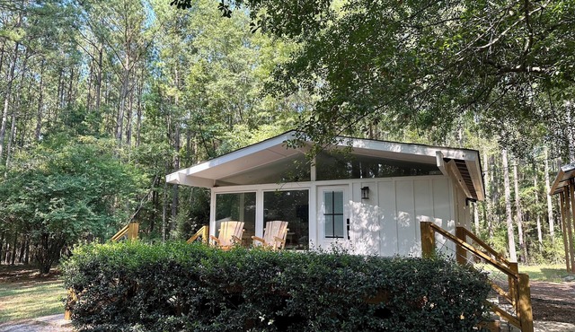 Located near the Whiskey Bonding Barn and Wild Daisy wedding venues!