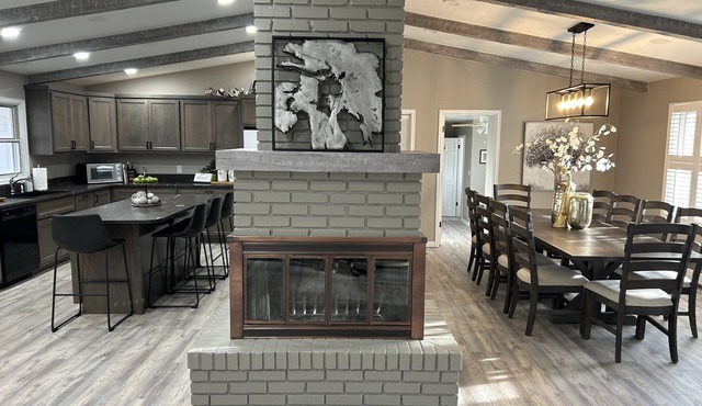 Located on a beautiful ranch! Relax with mountain view’s & a pool table