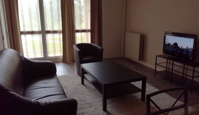 Located on the outskirts of Brest Center (3km from the train station, and from the center of Jaurès ,,,,,,,,)