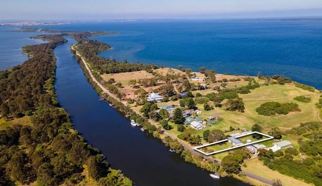 Located on the world-famous Silt Jetties