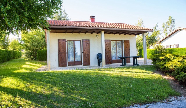 Located Sarrecave, Leisure accommodation with swimming pool Lac Saint Georges