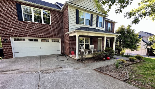 Located Steps Away from Parks, Stores, and 18 mins to downtown