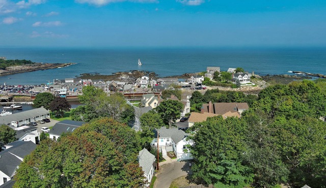 Located Steps From Perkins Cove, Enjoy Shopping, Dining, & Beach-Full A/C!