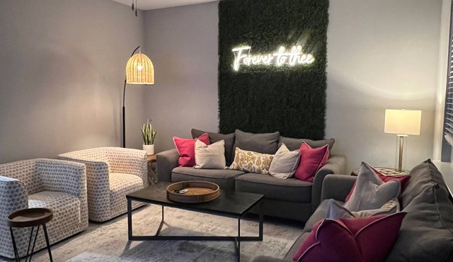 LOCATION! 1 mile from William Brice Stadium - Close to Campus! Close to IT ALL!