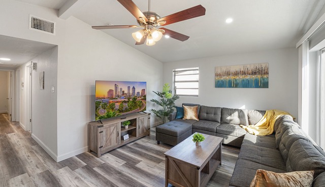 Location! 4BR 2BA Renovated House Sleeps 10