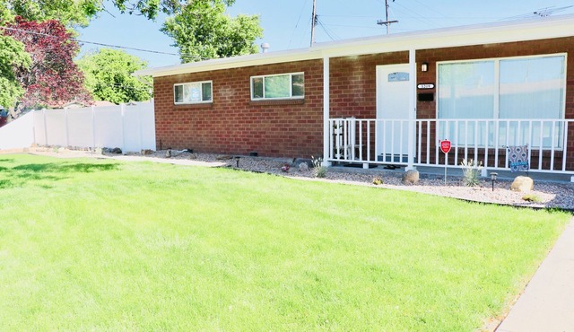 Location! 7 min to downtown/convention center/airport. Quiet neighborhood.