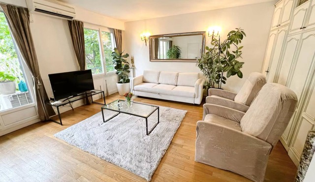 Location Appartement 3 pieces entre Tour Eiffel et Champs Élysées