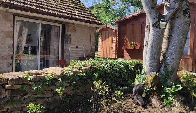 Location Atypique,20km de Rocamadour 10 kom de Padiracet vue sur Castelnau