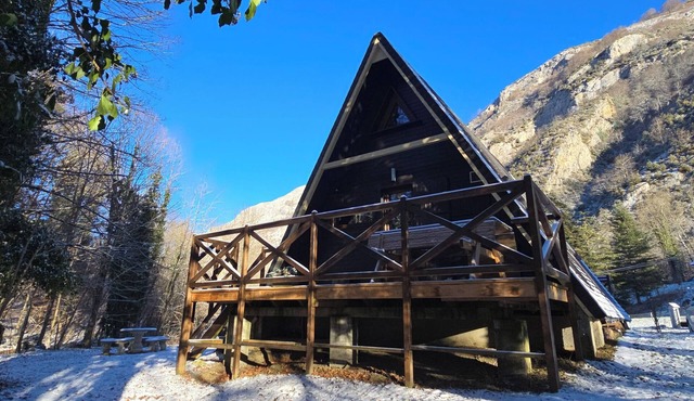 Location Chalet, Entièrement Rénové ,beaucoup de Charme, sur une Prairie