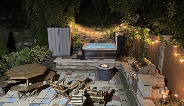 LOCATION!- City Getaway in the FLATS!