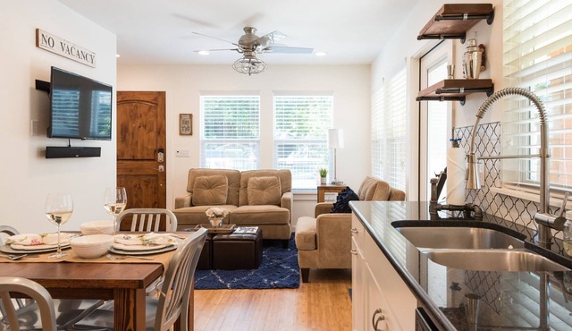 LOCATION- Clara Cottage is in the Heart of East Austin
