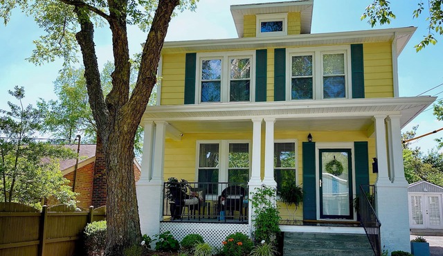 Location! Comfy Beds~Hot Tub~6mi KY Horse Park~Walkable