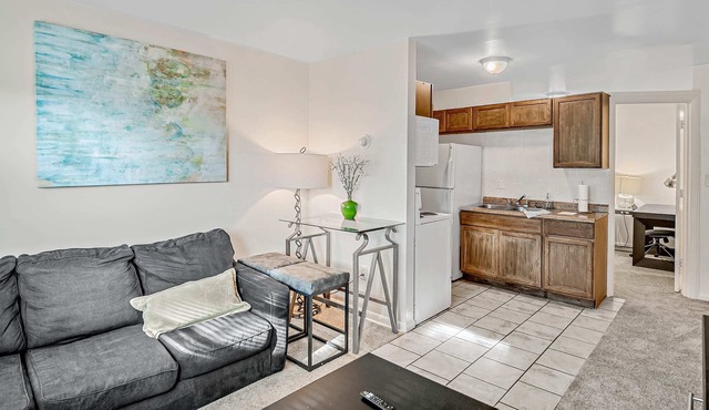 Location Convenient 1BR with Comfy Sofa and TV