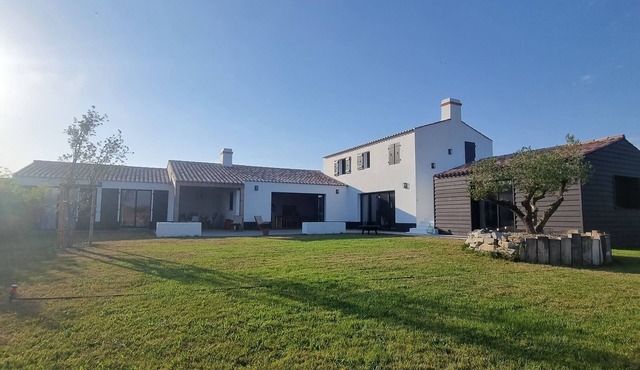 Location de Vacances D'une Belle Maison Très Confortable Terrasse + Jardin