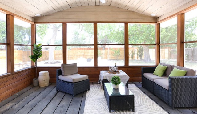 Location! Dog Friendly+2 KING Beds+Grill+Sleeps 9