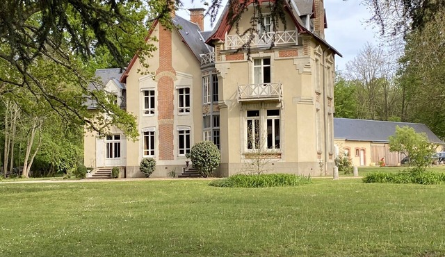 Location domaine de la Coudraie Château and its annex Sarthe (72560) France