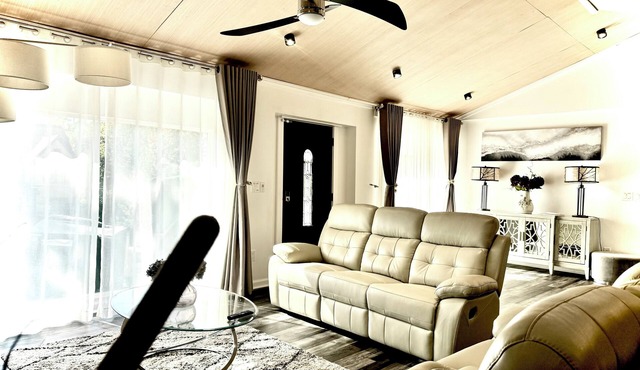 LOCATION * DUNWOODY; NEW-BEAUTIFUL MODERN HOUSE&Outdoor Seasonal Private Pool