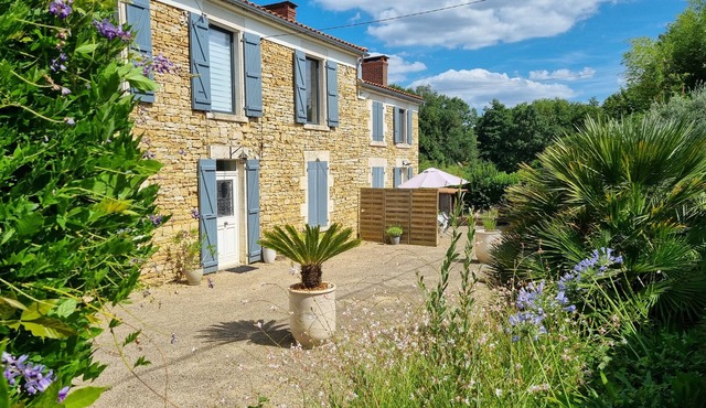 LOCATION OF A COTTAGE, QUIET, IN THE VENDEEN BOCAGE