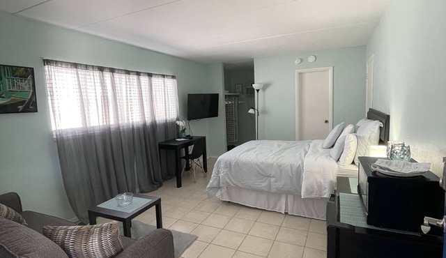 LOCATION!Getaway,cozy place block from everything!Free ice cream,espresso drinks