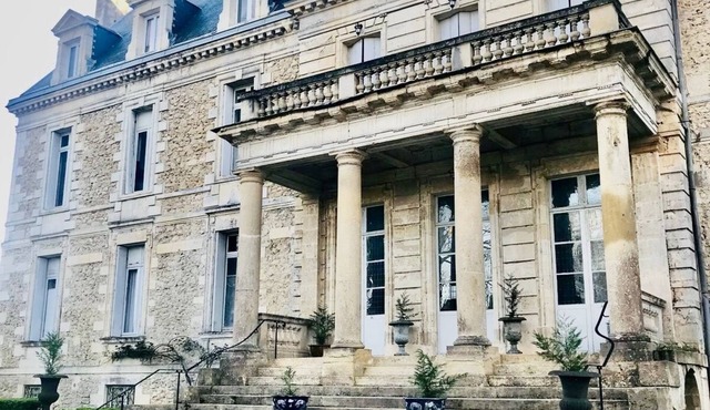 Location Grand Appartement Meublé Dans un Château Prés de Langon