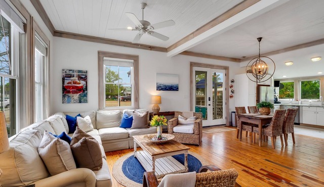 Location! Historic Cottage, Super Clean, Very Comfortable and Spacious!