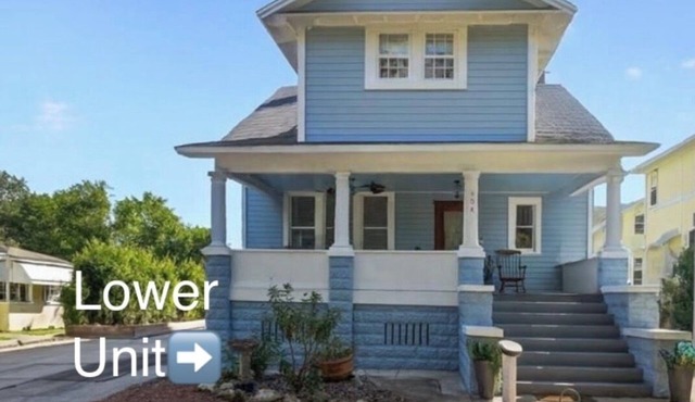 Location! Historic Tremain-Slack House Lower Level Duplex 2 bed/2 bath (sleeps 8) ONE BLOCK from historic downtown Mount Dora!