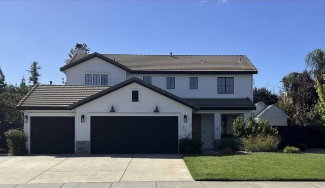 LOCATION in between Sac.and San Fran w/Napa in less than an hour away. UC Davis