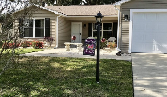 Location is perfect, Close to Sumter Landing, shopping and Golf Cart included,