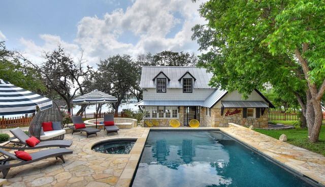 LOCATION! Lake Travis Waterfront~Pool, Spa, Outdoor Kitchen, Location