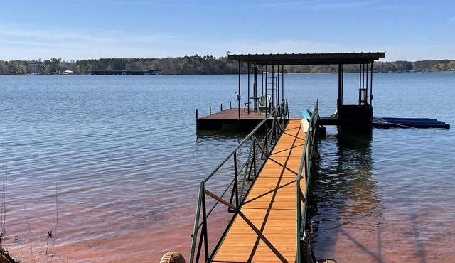 LOCATION! Lakefront House with Dock near Hartwell Marina/Downtown Kayaks/Firepit