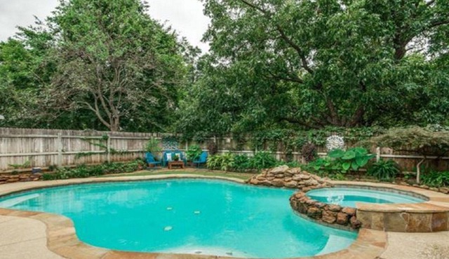 LOCATION! Large Open, Pool/Hot Tub, by Gaylord/Slps 16/Main ST