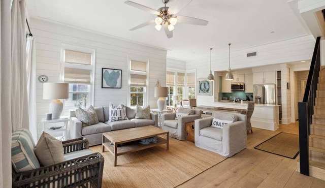 LOCATION, LOCATION, LOCATION! STEPS to WATERCOLOR Beach Club! Walk to Seaside, Restaurants, Beach!
