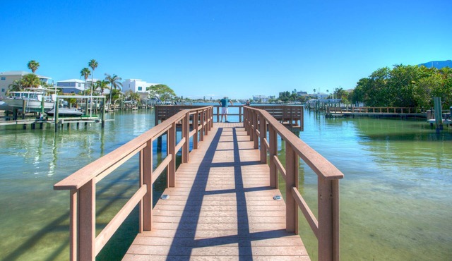 Location, Location. Charming Beachside Condo. Pool, Deck Overlooking the Bay.