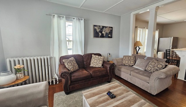 Location Location 2BR- Parking- Pet Friendly