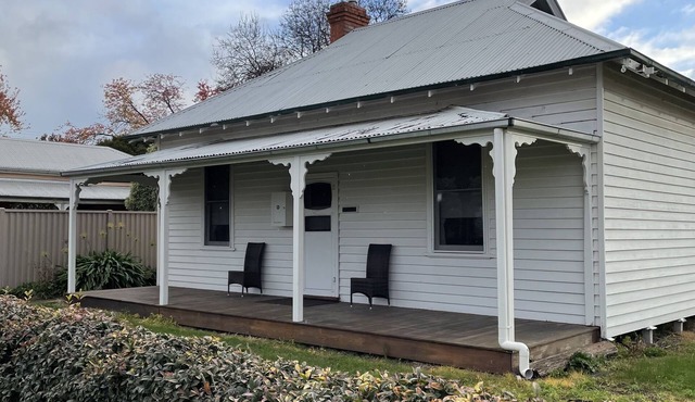 Location Location - 5 minutes walk to shops, restaurants and cafes.