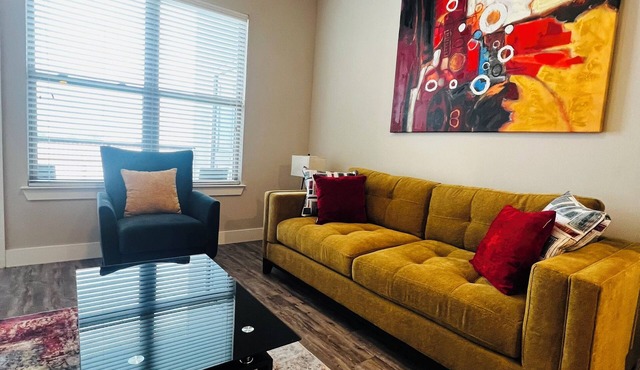 LOCATION! LOCATION! IN THE HEART OF DALLAS! 10% off weekly stay 20% monthly.