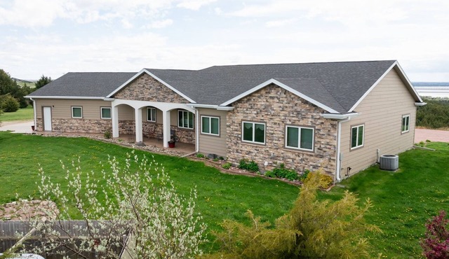 Location Location Location! On a river view acreage, sleeps up to 14, pets ok.