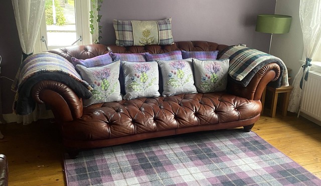 LOCATION! LOCATION! LOCATION! Free Residents Parking!nLicense/planning granted!